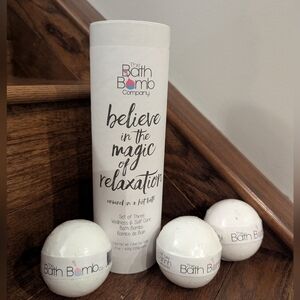 The Bath Bomb Company Relaxation Set. New In Gift Box + Da Bomb Earth Bomb